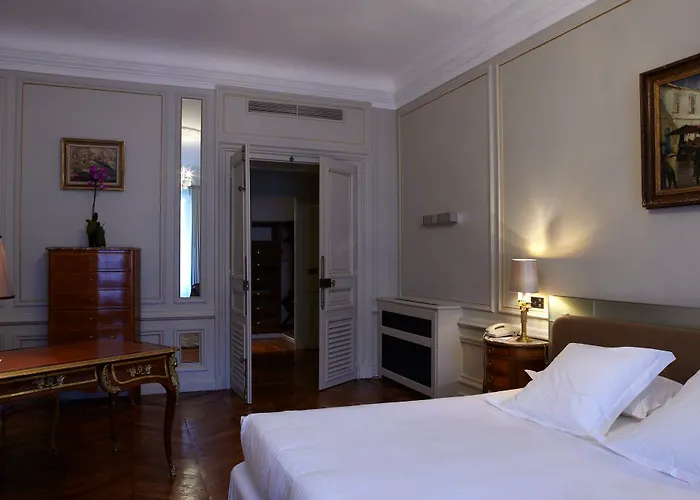 Lancaster Champs-elysees